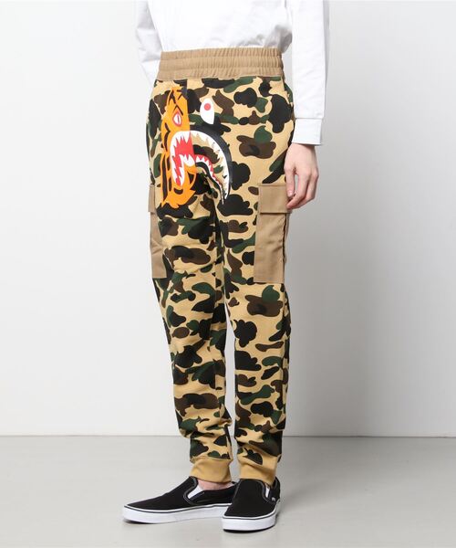 アベイシングエイプ　シャーク　ハーフスウェットパンツ　アシンメトリー　カモフラ柄 A BATHING APE（アベイシングエイプ）の「1ST CAMO TIGER SHARK