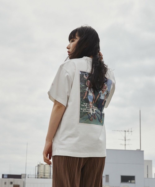 Ocean Pacific（オーシャンパシフィック）の「【OceanPacific×Sandy mag】ユニセックス 50thコラボTシャツ（Tシャツ/カットソー・レディース・ホワイト/チャコールグレー・MEDIUM/LARGE/X-LARGE）」の7枚目の写真