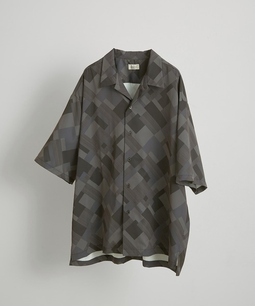 JUNRED（ジュンレッド）の「ジオメトリックオープンカラービッグシャツ（シャツ/ブラウス・メンズ・チャコールグレー/パープル系その他・S/M/L）」の2枚目の写真