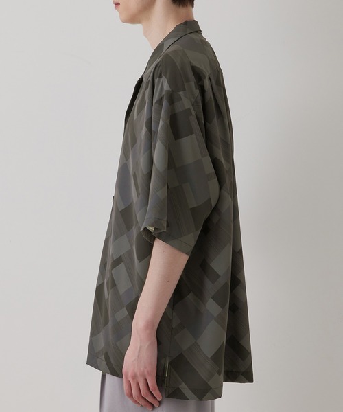 JUNRED（ジュンレッド）の「ジオメトリックオープンカラービッグシャツ（シャツ/ブラウス・メンズ・チャコールグレー/パープル系その他・S/M/L）」の3枚目の写真