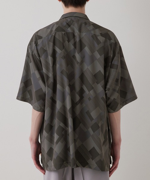 JUNRED（ジュンレッド）の「ジオメトリックオープンカラービッグシャツ（シャツ/ブラウス・メンズ・チャコールグレー/パープル系その他・S/M/L）」の4枚目の写真