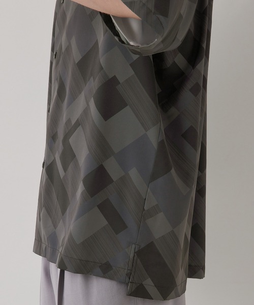 JUNRED（ジュンレッド）の「ジオメトリックオープンカラービッグシャツ（シャツ/ブラウス・メンズ・チャコールグレー/パープル系その他・S/M/L）」の7枚目の写真