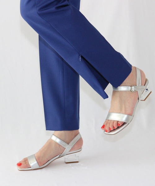 Fin（フィン）の「スクエアトゥデザインヒールストラップサンダル【低反発スポンジ入り】（サンダル・レディース・アイボリー/グリーン/ブラック/シルバー/ベージュ・22.5cm/24.5cm/23.5cm/24cm/23cm/25cm）」の5枚目の写真