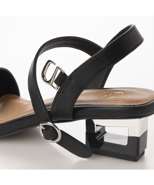 Fin（フィン）の「スクエアトゥデザインヒールストラップサンダル【低反発スポンジ入り】（サンダル・レディース・アイボリー/グリーン/ブラック/シルバー/ベージュ・22.5cm/24.5cm/23.5cm/24cm/23cm/25cm）」の10枚目の写真