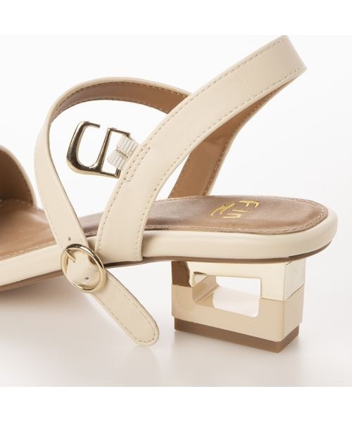 Fin（フィン）の「スクエアトゥデザインヒールストラップサンダル【低反発スポンジ入り】（サンダル・レディース・アイボリー/グリーン/ブラック/シルバー/ベージュ・22.5cm/24.5cm/23.5cm/24cm/23cm/25cm）」の12枚目の写真