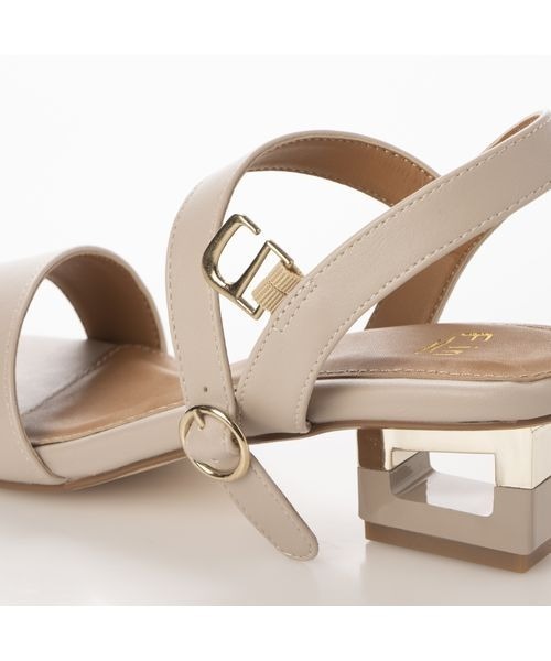 Fin（フィン）の「スクエアトゥデザインヒールストラップサンダル【低反発スポンジ入り】（サンダル・レディース・アイボリー/グリーン/ブラック/シルバー/ベージュ・22.5cm/24.5cm/23.5cm/24cm/23cm/25cm）」の14枚目の写真