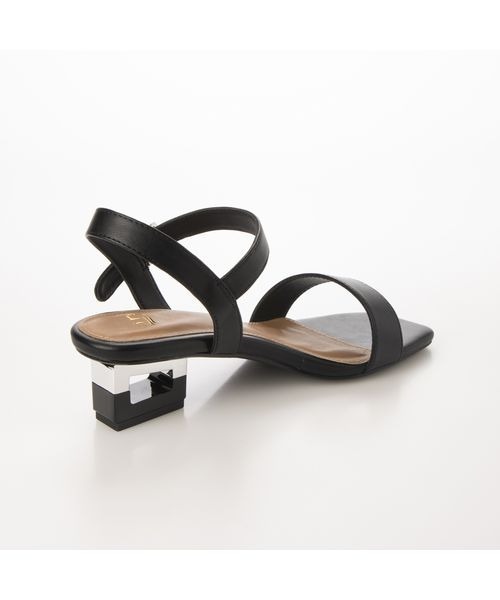 Fin（フィン）の「スクエアトゥデザインヒールストラップサンダル【低反発スポンジ入り】（サンダル・レディース・アイボリー/グリーン/ブラック/シルバー/ベージュ・22.5cm/24.5cm/23.5cm/24cm/23cm/25cm）」の8枚目の写真