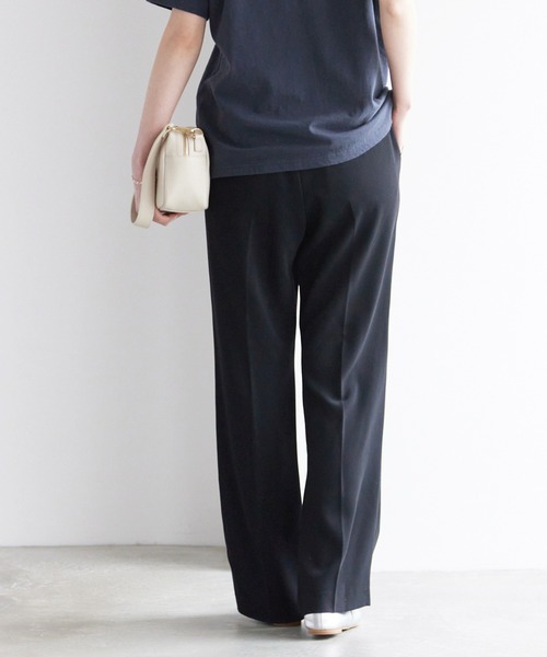 SLOBE IENA（スローブイエナ）の「《追加3》ピンタックセミフレアパンツ（その他パンツ・レディース・ネイビー/ブラック・34/36/38）」の22枚目の写真