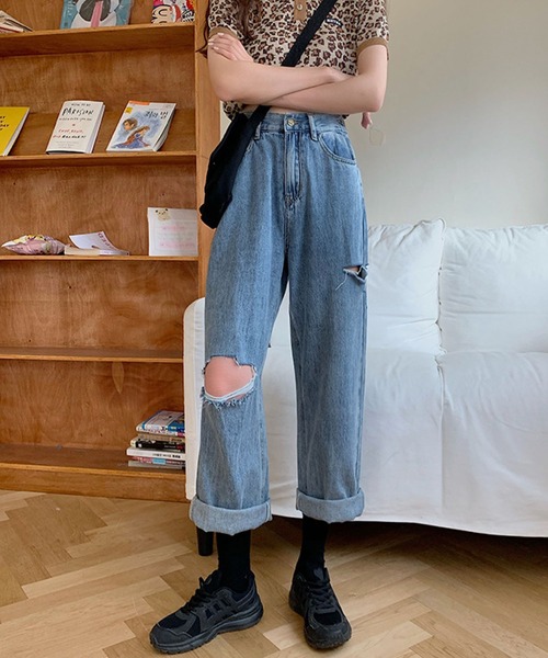 meJane(ミージェーン)の「ルーズボーイズダメージデニムパンツ【ZOZOTOWN限定】(デニムパンツ・レディース・ブルー・S/M/L)」の1枚目の写真
