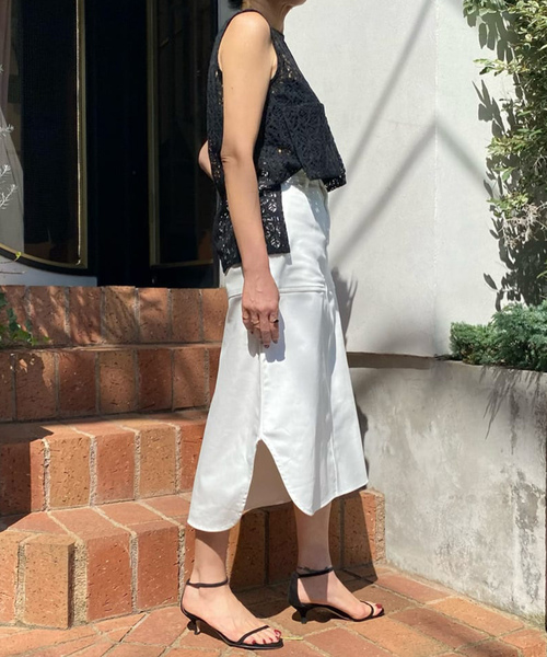 VERMEIL par iena(ヴェルメイユパーイエナ)の「VINTAGE風デニム スリットテールスカート(デニムスカート・レディース・ホワイト/ブルー・40/38/36)」の4枚目の写真