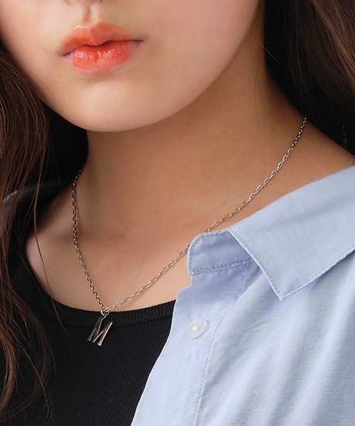 LOVETOXIC（ラブトキシック）の「イニシャルネックレス（ネックレス・キッズ・ラベンダー/ブラウン/オレンジ/サックスブルー/エメラルド/ブラック・FREE）」の9枚目の写真