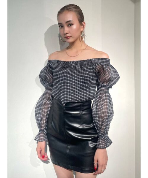 EMODA（エモダ）の「ワイドフープピアス（ピアス（両耳用）・レディース・シルバー/ゴールド・FREE）」の3枚目の写真