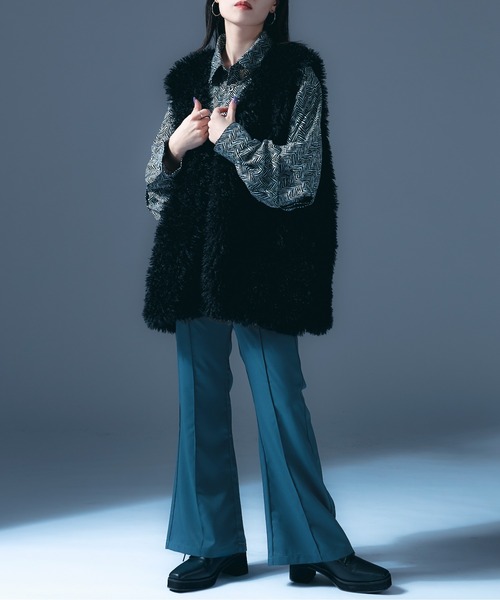 Ellno Loset（エルノロゼット）の「プードルファーベスト（ベスト・メンズ・ブラック/グレー/アイボリー・MEDIUM/LARGE）」の8枚目の写真