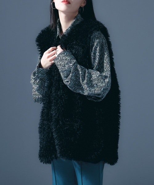 Ellno Loset（エルノロゼット）の「プードルファーベスト（ベスト・メンズ・ブラック/グレー/アイボリー・MEDIUM/LARGE）」の9枚目の写真