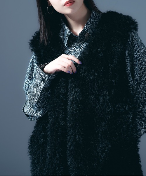 Ellno Loset（エルノロゼット）の「プードルファーベスト（ベスト・メンズ・ブラック/グレー/アイボリー・MEDIUM/LARGE）」の12枚目の写真