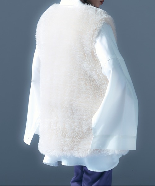 Ellno Loset（エルノロゼット）の「プードルファーベスト（ベスト・メンズ・ブラック/グレー/アイボリー・MEDIUM/LARGE）」の4枚目の写真