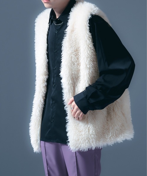 Ellno Loset（エルノロゼット）の「プードルファーベスト（ベスト・メンズ・ブラック/グレー/アイボリー・MEDIUM/LARGE）」の6枚目の写真