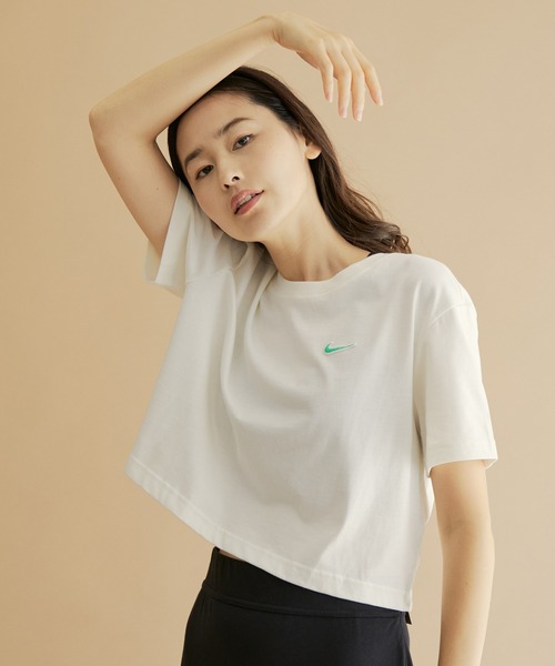 NIKE（ナイキ）の「【NIKE】ナイキ スポーツウェア ショートスリーブ クロップ トップ ウィメンズ（Tシャツ/カットソー・レディース・ホワイト系その他7/レッド/ミント・L/M/S）」の2枚目の写真
