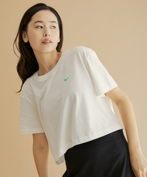NIKE（ナイキ）の「【NIKE】ナイキ スポーツウェア ショートスリーブ クロップ トップ ウィメンズ（Tシャツ/カットソー・レディース・ホワイト系その他7/レッド/ミント・L/M/S）」の4枚目の写真