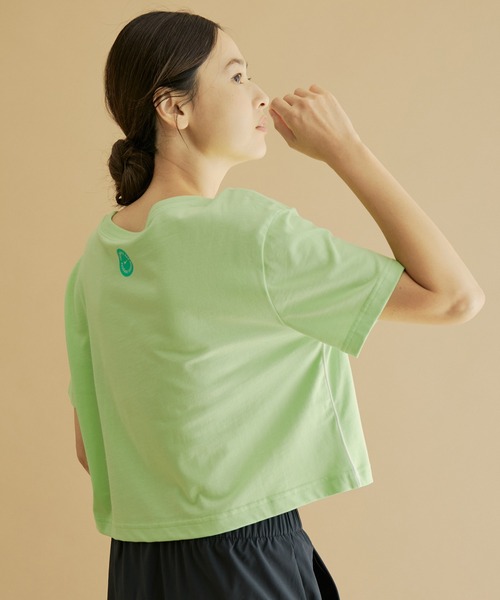 NIKE（ナイキ）の「【NIKE】ナイキ スポーツウェア ショートスリーブ クロップ トップ ウィメンズ（Tシャツ/カットソー・レディース・ホワイト系その他7/レッド/ミント・L/M/S）」の8枚目の写真