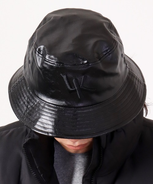 larkins（ラーキンス）の「LARKiNSラーキンス ロゴ刺繍レザー調バケットハット（ハット）」 WEAR