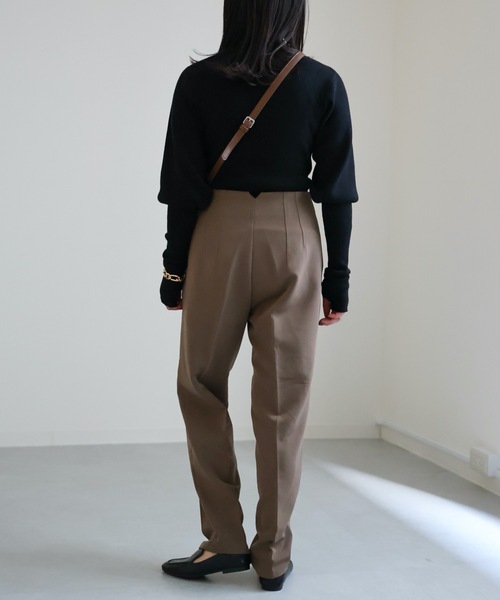 ap retro(アプレトロ)の「タックテーパードパンツ(その他パンツ・レディース・ブラック/ブラウン/アイボリー/グレイッシュベージュ/グレイッシュブルー・MEDIUM)」の15枚目の写真