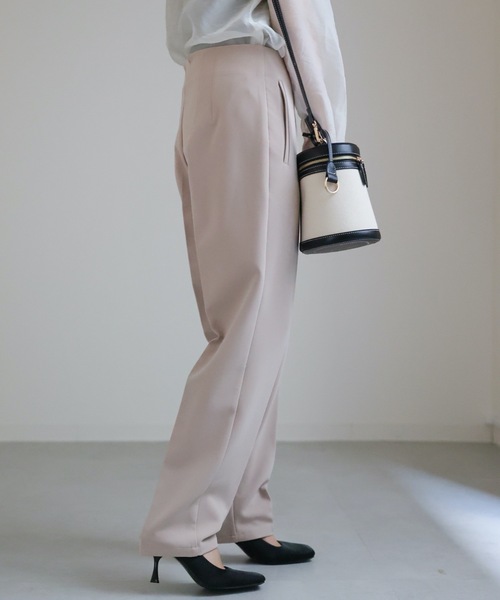 ap retro(アプレトロ)の「タックテーパードパンツ(その他パンツ・レディース・ブラック/ブラウン/アイボリー/グレイッシュベージュ/グレイッシュブルー・MEDIUM)」の8枚目の写真
