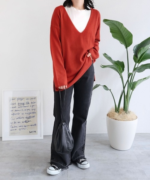 andme(アンドミー)の「リネンタッチVネック長袖ニットトップス(ニット/セーター・レディース・キナリ/ライトカーキ/テラコッタ/ターコイズブルー/ブラック・M)」の4枚目の写真