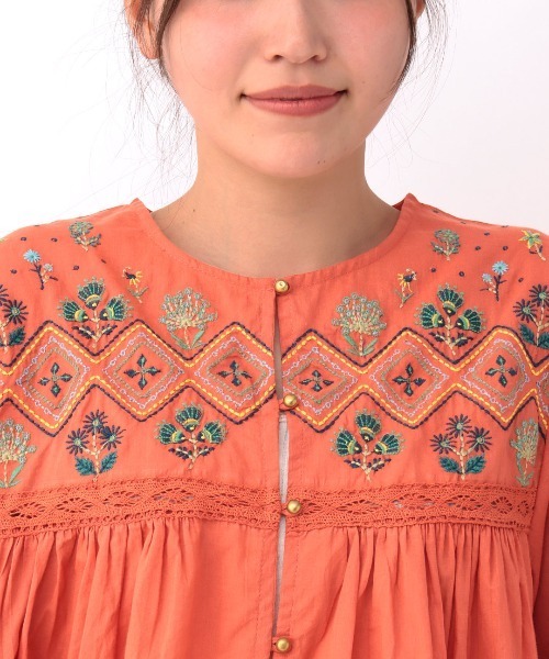 チチカカ(チチカカ)の「インディアンフラワー刺繍ブラウス(シャツ/ブラウス・レディース・オレンジ/ホワイト/ブラック・FREE)」の14枚目の写真