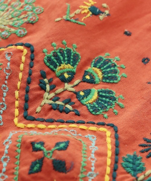 チチカカ(チチカカ)の「インディアンフラワー刺繍ブラウス(シャツ/ブラウス・レディース・オレンジ/ホワイト/ブラック・FREE)」の20枚目の写真