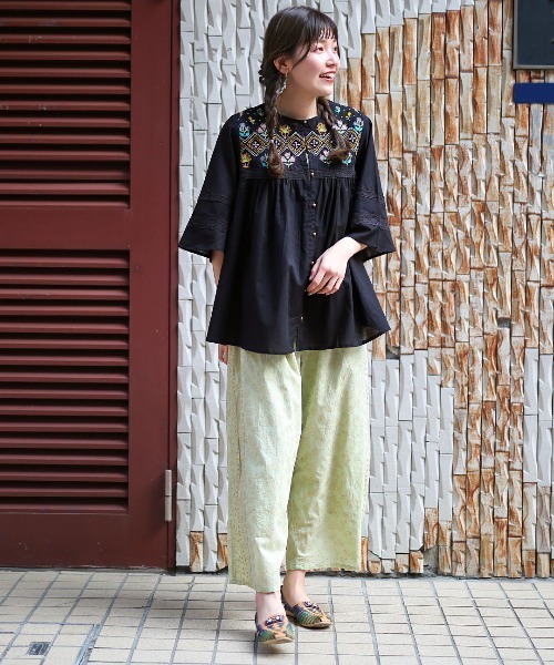 チチカカ(チチカカ)の「インディアンフラワー刺繍ブラウス(シャツ/ブラウス・レディース・オレンジ/ホワイト/ブラック・FREE)」の7枚目の写真