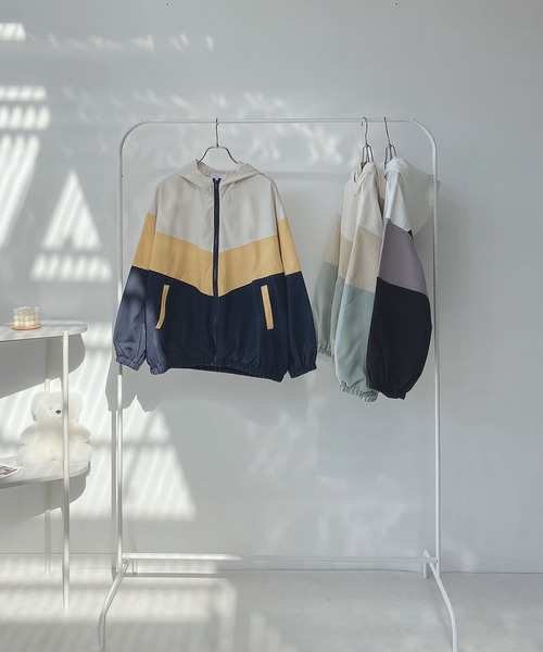 AS KNOW AS plus(アズノゥアズプラス)の「○配色切り替え マウンテンパーカー(マウンテンパーカー・レディース・ブラック系/グリーン系/ネイビー系・FREE)」の11枚目の写真