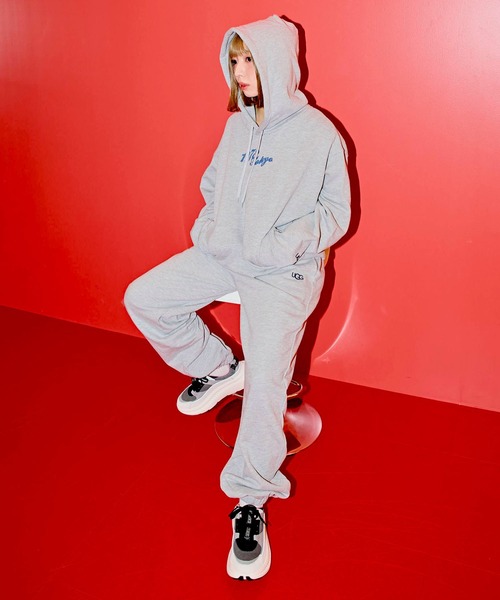 UGG（アグ）の「UGG@mos ロゴデザイン スウェットパンツ（スウェットパンツ・レディース・グレー/サックスブルー・M/L）」の2枚目の写真