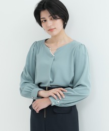 TRUDEA（トルディア）の「パール使いVネックブラウス（シャツ/ブラウス）」