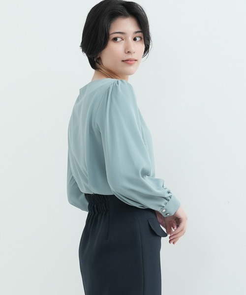 TRUDEA（トルディア）の「パール使いVネックブラウス（シャツ/ブラウス・レディース・ホワイト/ベージュ/ピンクベージュ/ブルーグリーン・SMALL/MEDIUM/LARGE）」の18枚目の写真