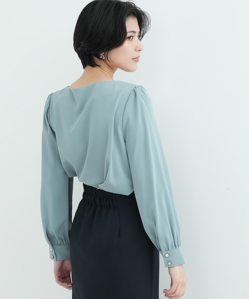 TRUDEA（トルディア）の「パール使いVネックブラウス（シャツ/ブラウス・レディース・ホワイト/ベージュ/ピンクベージュ/ブルーグリーン・SMALL/MEDIUM/LARGE）」の19枚目の写真