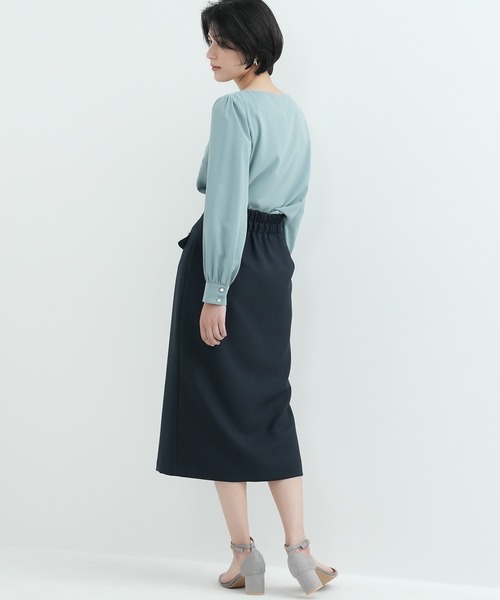 TRUDEA（トルディア）の「パール使いVネックブラウス（シャツ/ブラウス・レディース・ホワイト/ベージュ/ピンクベージュ/ブルーグリーン・SMALL/MEDIUM/LARGE）」の20枚目の写真