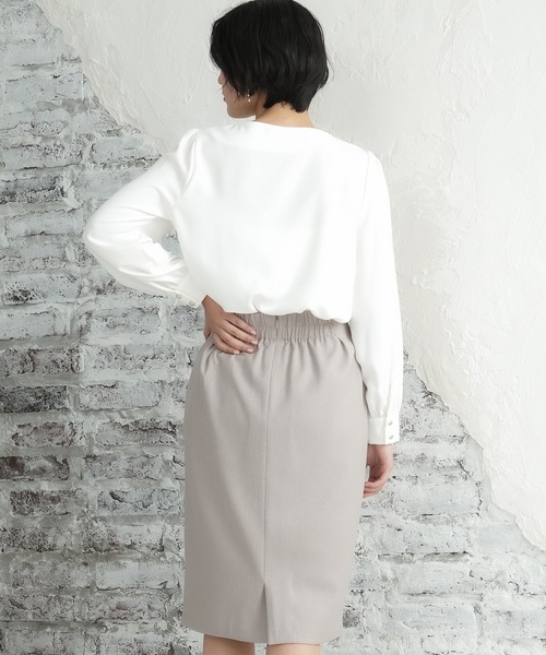 TRUDEA（トルディア）の「パール使いVネックブラウス（シャツ/ブラウス・レディース・ホワイト/ベージュ/ピンクベージュ/ブルーグリーン・SMALL/MEDIUM/LARGE）」の7枚目の写真