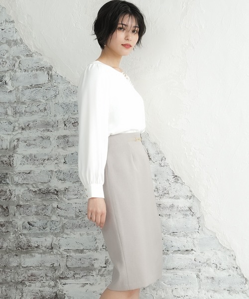 TRUDEA（トルディア）の「パール使いVネックブラウス（シャツ/ブラウス・レディース・ホワイト/ベージュ/ピンクベージュ/ブルーグリーン・SMALL/MEDIUM/LARGE）」の8枚目の写真