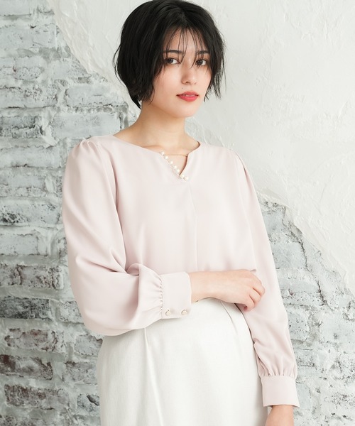 TRUDEA（トルディア）の「パール使いVネックブラウス（シャツ/ブラウス・レディース・ホワイト/ベージュ/ピンクベージュ/ブルーグリーン・SMALL/MEDIUM/LARGE）」の22枚目の写真