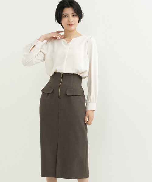 TRUDEA（トルディア）の「パール使いVネックブラウス（シャツ/ブラウス・レディース・ホワイト/ベージュ/ピンクベージュ/ブルーグリーン・SMALL/MEDIUM/LARGE）」の14枚目の写真