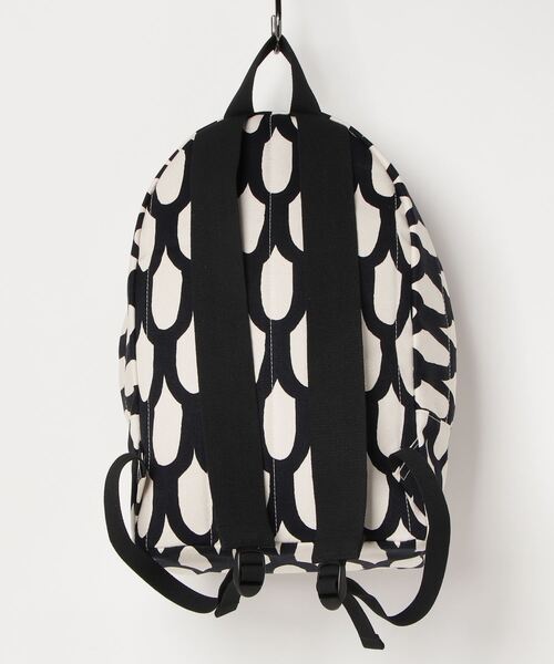 marimekko(マリメッコ)の「Suomu / Aamu Iso(バックパック/リュック・レディース・ネイビー・FREE)」の8枚目の写真