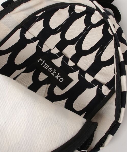 marimekko(マリメッコ)の「Suomu / Aamu Iso(バックパック/リュック・レディース・ネイビー・FREE)」の10枚目の写真