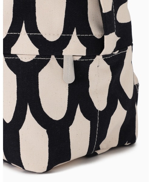 marimekko(マリメッコ)の「Suomu / Aamu Iso(バックパック/リュック・レディース・ネイビー・FREE)」の6枚目の写真