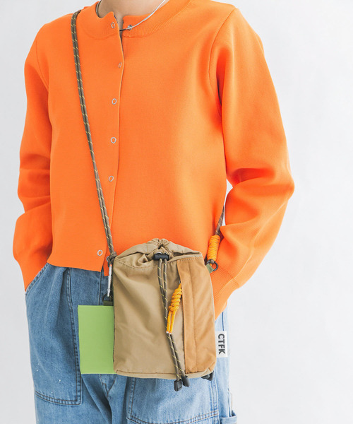 KBF（ケイビーエフ）の「CASSELINI　ナイロンハンディショルダー（ショルダーバッグ・レディース・ベージュ/ブラック/ブルー・ONE）」の3枚目の写真