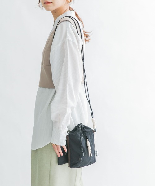 KBF（ケイビーエフ）の「CASSELINI　ナイロンハンディショルダー（ショルダーバッグ・レディース・ベージュ/ブラック/ブルー・ONE）」の22枚目の写真