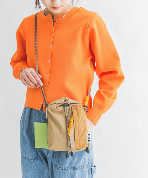 KBF（ケイビーエフ）の「CASSELINI　ナイロンハンディショルダー（ショルダーバッグ・レディース・ベージュ/ブラック/ブルー・ONE）」の9枚目の写真