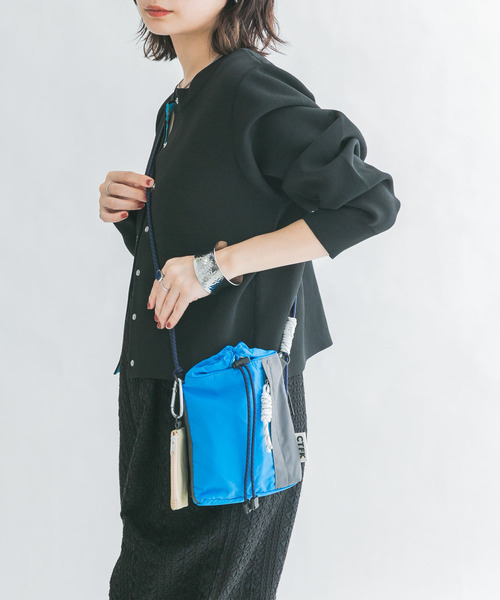 KBF（ケイビーエフ）の「CASSELINI　ナイロンハンディショルダー（ショルダーバッグ・レディース・ベージュ/ブラック/ブルー・ONE）」の17枚目の写真