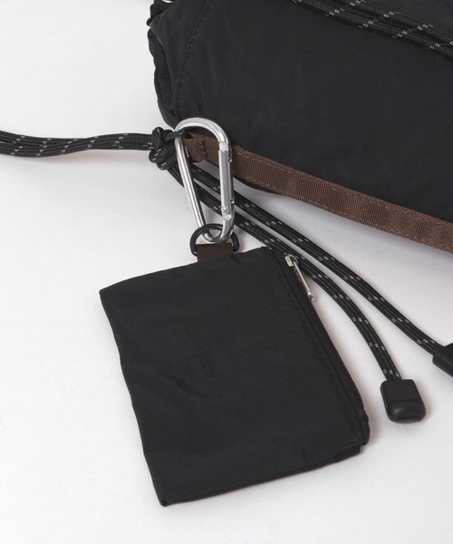 KBF（ケイビーエフ）の「CASSELINI　ナイロンハンディショルダー（ショルダーバッグ・レディース・ベージュ/ブラック/ブルー・ONE）」の5枚目の写真