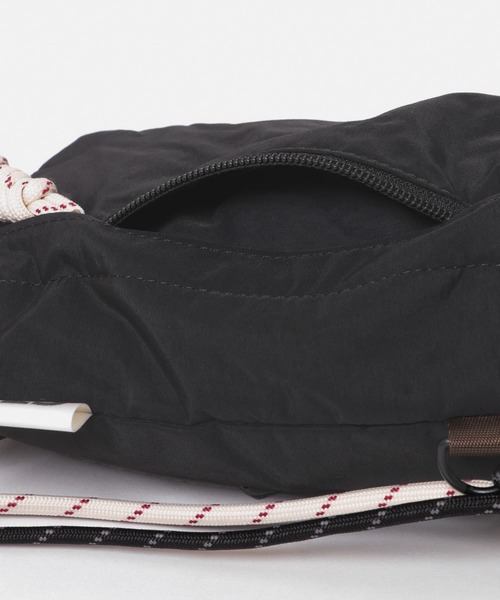 KBF（ケイビーエフ）の「CASSELINI　ナイロンハンディショルダー（ショルダーバッグ・レディース・ベージュ/ブラック/ブルー・ONE）」の12枚目の写真